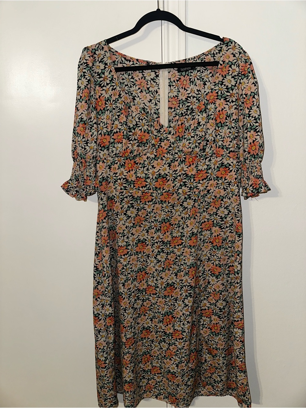 Boohoo Floral Midi Dress with Puff Sleeves - Black/Orange Daisy Print